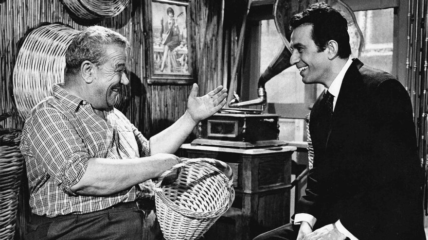 Νίκος Ξανθόπουλος: Το «παιδί του λαού» με το ταπεινό ξεκίνημα και το μυστικό της τεράστιας απήχησής του