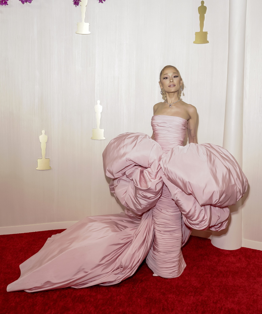 Όσκαρ 2024: Οι εντυπωσιακές εμφανίσεις στο κόκκινο χαλί 