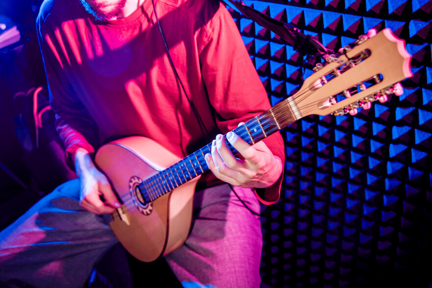 Ποιους αφορά η πρόβλεψη για συγκεκριμένα ποσοστά μετάδοσης ελληνικών τραγουδιών