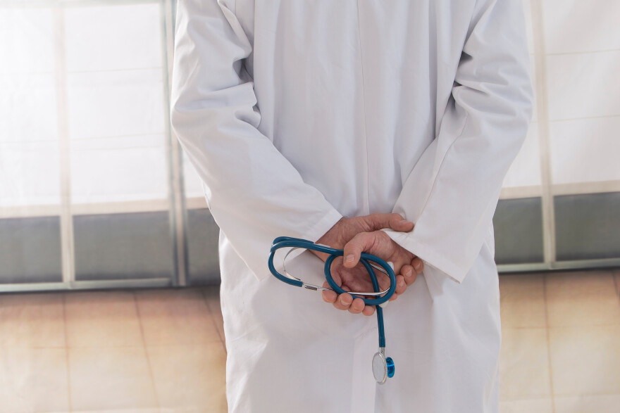 Το στοίχημα με τα ιδιωτικά ιατρεία των γιατρών του ΕΣΥ - Πρεμιέρα από τον Μάιο