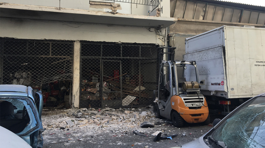 Καλλιθέα: Η στιγμή της έκρηξης στην κάβα - Δείτε το βίντεο