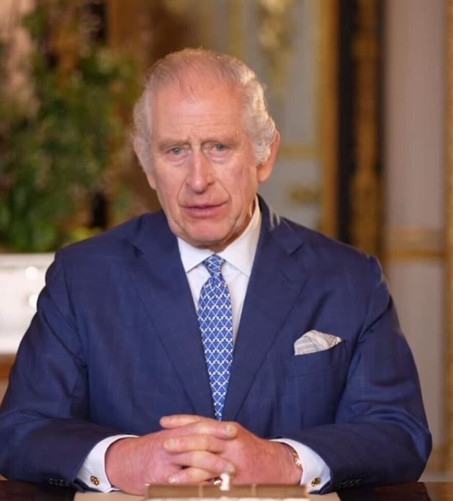 Βασιλιάς Κάρολος: Βίντεο με το πρώτο του μήνυμα μετά τη διάγνωση με καρκίνο - Με κόκκινα μάτια και πρησμένα χέρια