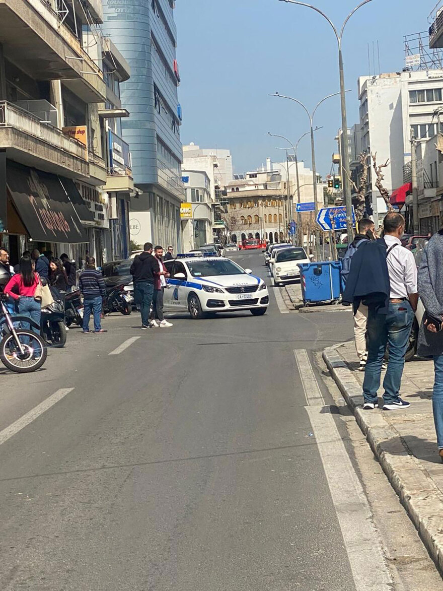 Λεωφόρος Αθηνών: Λήξη συναγερμού μετά το τηλεφώνημα για βόμβα σε κτήριο της Εθνικής Βιβλιοθήκης