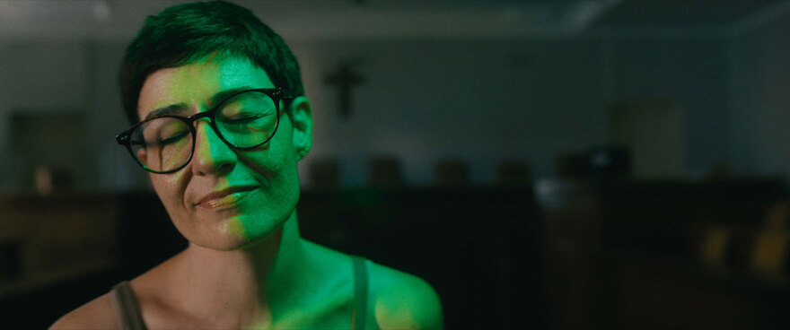 «Αδέσποτα Κορμιά»: Το πολυσυζητημένο ντοκιμαντέρ της Ελίνας Ψύκου που προκαλεί αντιδράσεις