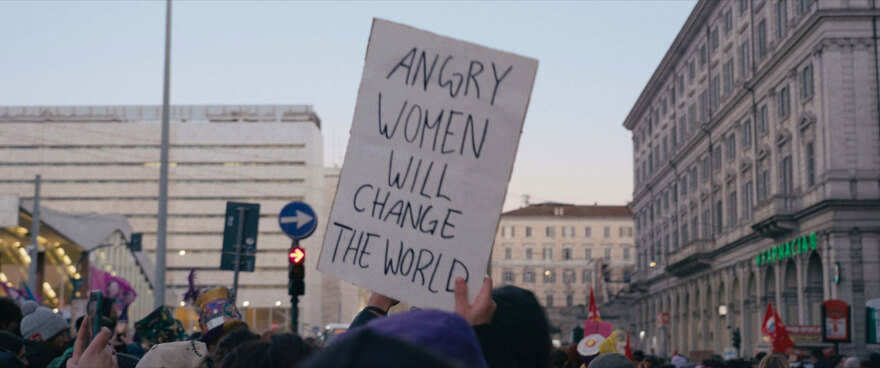 «Αδέσποτα Κορμιά»: Το πολυσυζητημένο ντοκιμαντέρ της Ελίνας Ψύκου που προκαλεί αντιδράσεις