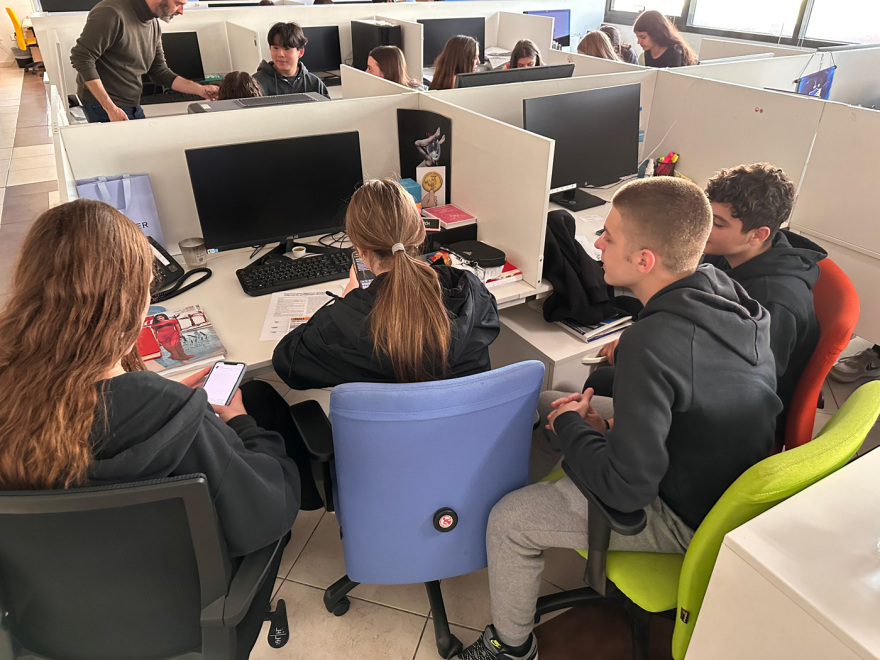 Τα εκπαιδευτήρια Γείτονα «τύπωσαν» το δικό τους Πρώτο Θέμα