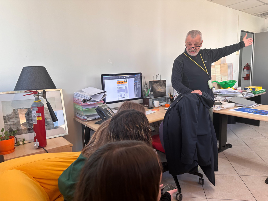 Τα εκπαιδευτήρια Γείτονα «τύπωσαν» το δικό τους Πρώτο Θέμα