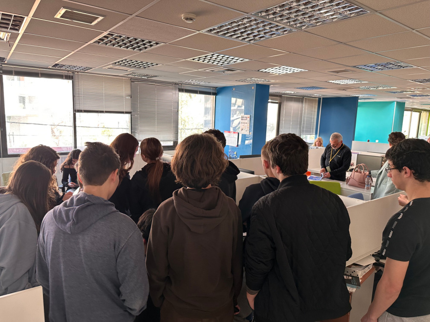 Τα εκπαιδευτήρια Γείτονα «τύπωσαν» το δικό τους Πρώτο Θέμα