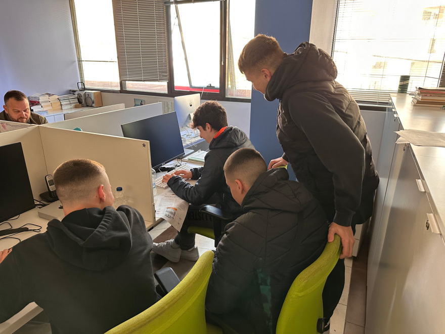 Τα εκπαιδευτήρια Γείτονα «τύπωσαν» το δικό τους Πρώτο Θέμα