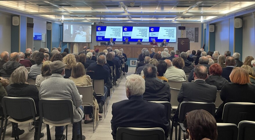 Κώστας Παπαϊωάννου: «Χαρτιά έχεις;» - Δημοσιογραφία μιας άλλης εποχής