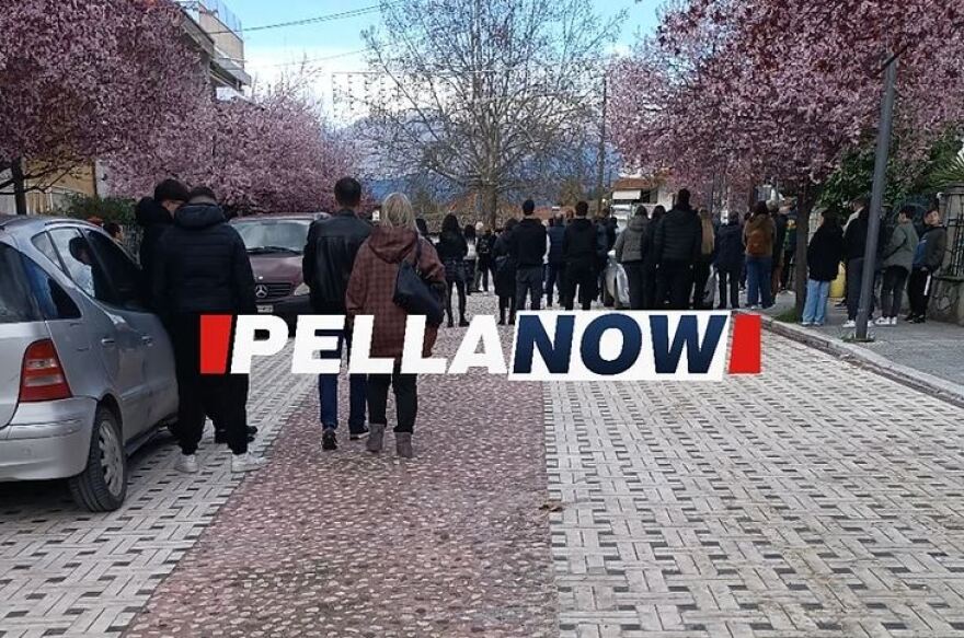 Αριδαία: Θρήνος στο τελευταίο «αντίο» στον 19χρονο και τον 21χρονο που έχασαν τη ζωή τους σε τροχαίο