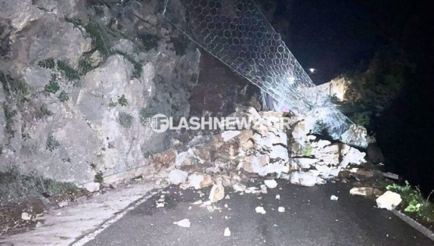 Αναστάτωση στο Ρέθυμνο: Έπεσε μεγάλο κομμάτι από βουνό και καταστράφηκε μέρος του δρόμου - Φωτογραφίες 