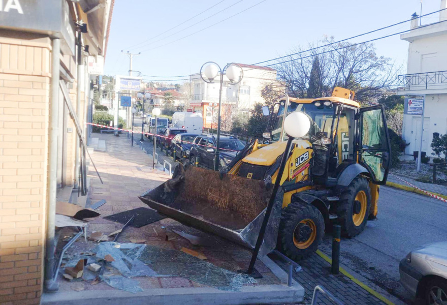 Διαρρήκτες μπούκαραν με μπουλντόζα σε κοσμηματοπωλείο στο Καπανδρίτι 