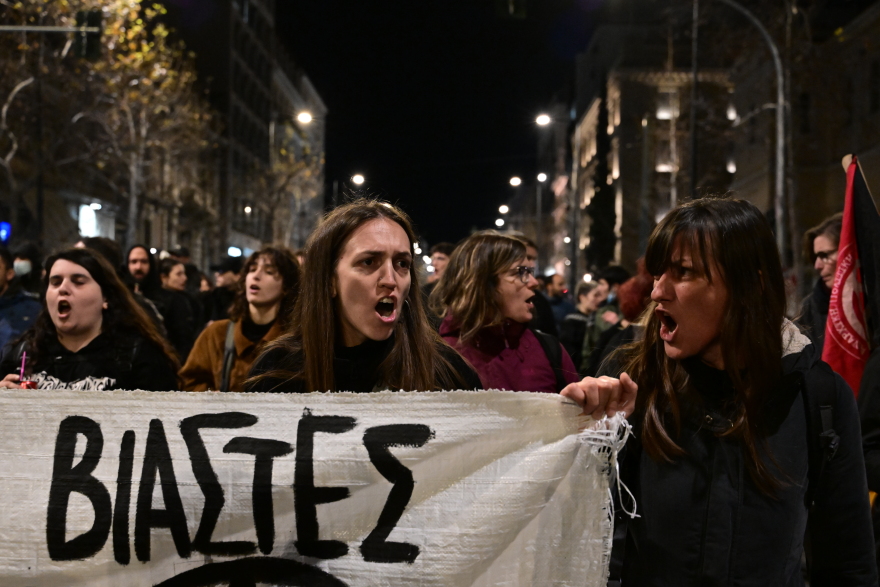 Βγήκαν στους δρόμους της Αθήνας κατά της απαλλακτικής εισαγγελικής πρότασης για τον Ηλία Μίχο - Δείτε φωτογραφίες