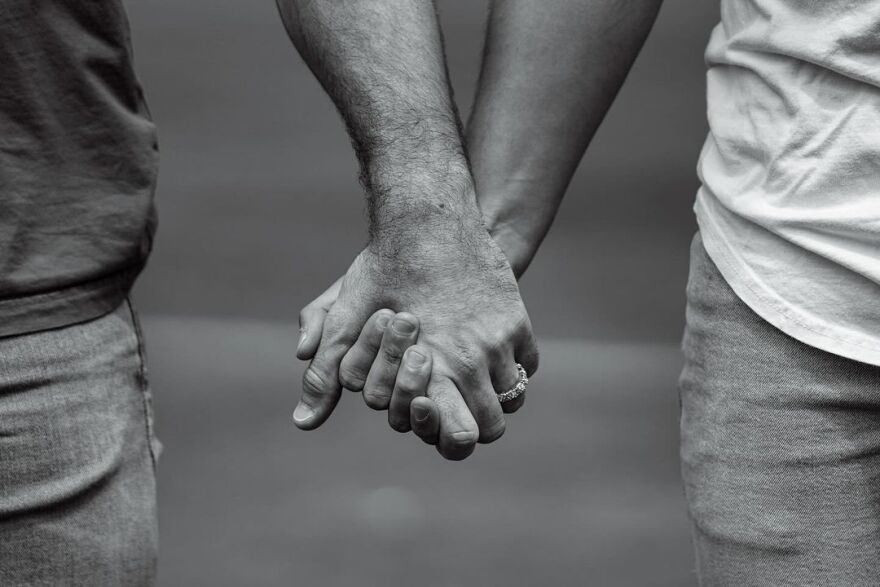 Τζος Κάβαλο: Ο πρώτος ποδοσφαιριστής που δήλωσε ομοφυλόφιλος έκανε πρόταση γάμου μέσα στο γήπεδο