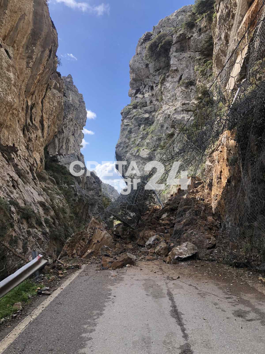 Ρέθυμνο: Μεγάλη κατολίσθηση στο φαράγγι Κοτσυφού - Έκλεισε ο δρόμος προς τα νότια του νομού
