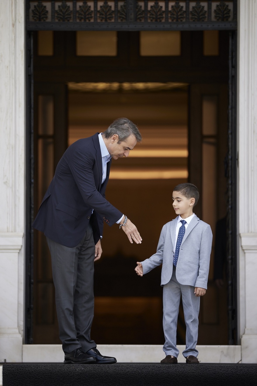 Όταν ο μικρός Μάξιμος συνάντησε τον Κυριάκο Μητσοτάκη στο Μαξίμου - Δείτε φωτογραφίες