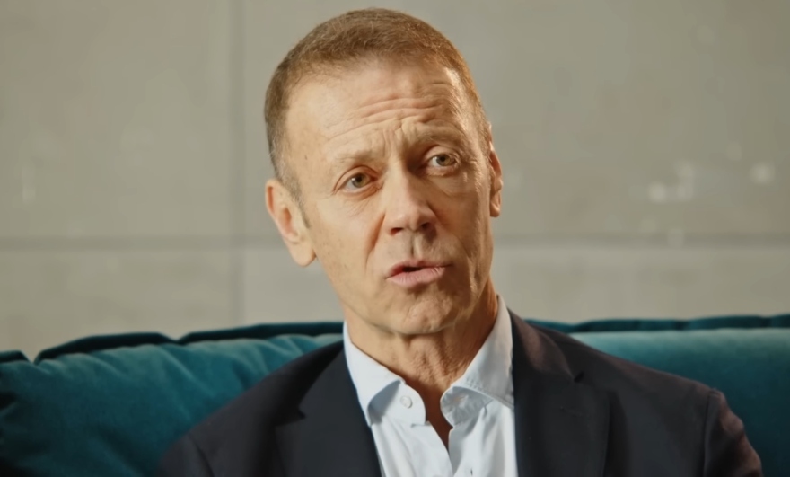 Supersex: Η πιο ακατάλληλη για ανηλίκους σειρά του Netflix για τη ζωή του διάσημου πορνοστάρ Ρόκο Σιφρέντι