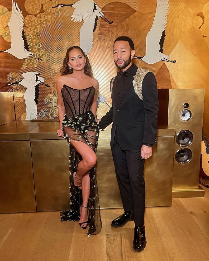 Κρίσι Τέιγκεν: Αποκάλυψε τα σημάδια από την προσθετική στήθους με το φόρεμα που φόρεσε σε πάρτι για τα Όσκαρ - Δείτε φωτογραφίες