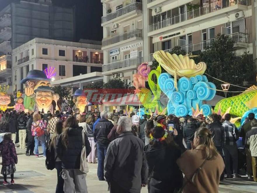 Πατρινό Καρναβάλι 2024: Τα άρματα ξεχύθηκαν στους δρόμους για την παρέλαση