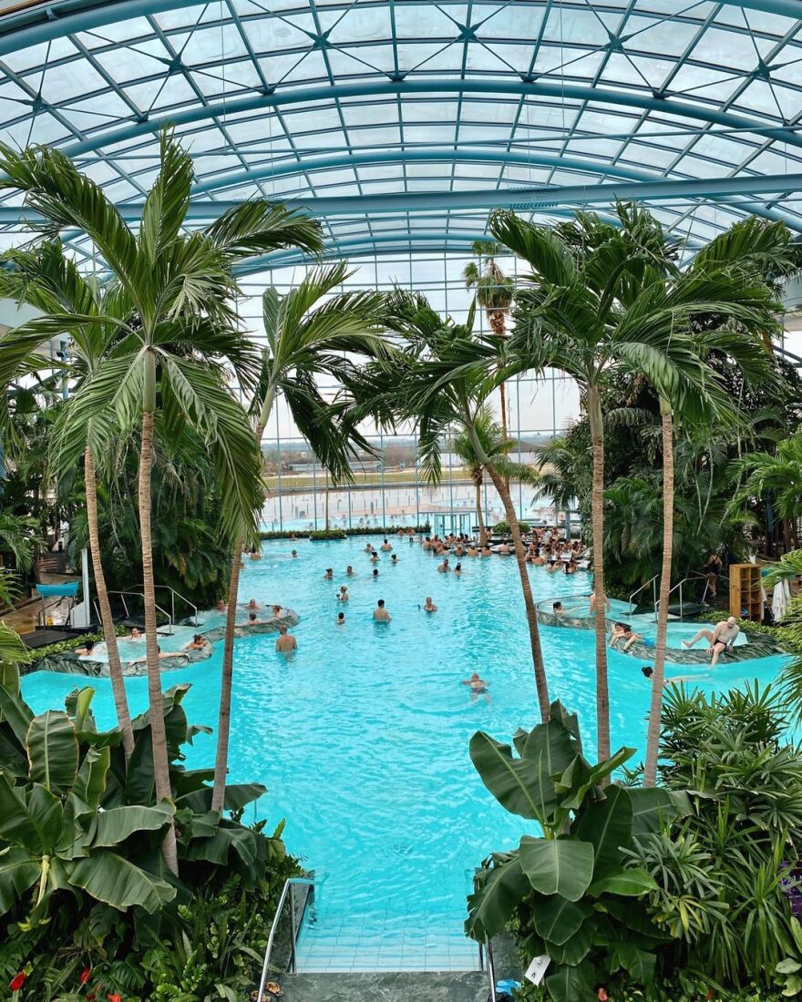 Σοφία Φυρού: Ποζάρει σε πισίνα με το μπικίνι της