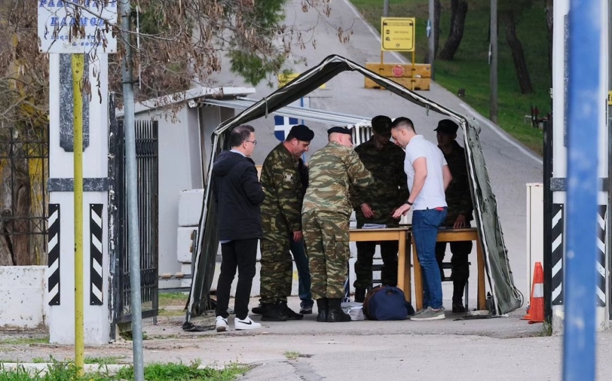 Αγγαρείες, παρέλαση και μαγειρείο για τον νεοσύλλεκτο Κασσελάκη – Στις 29 Μαρτίου η ορκωμοσία