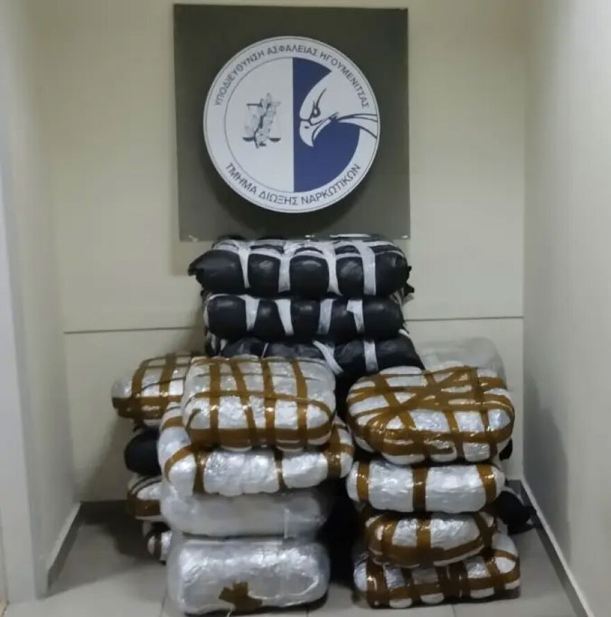 Ηγουμενίτσα: Αστυνομικός μετέφερε 100 κιλά κάνναβη με υπηρεσιακό όχημα - Επεισοδιακή καταδίωξη και τρεις συλλήψεις στην Ηγουμενίτσα