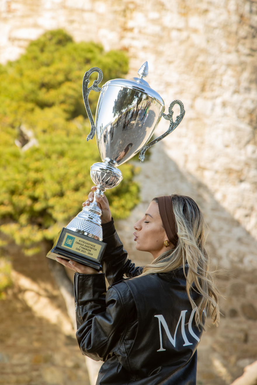 ΠΑΟΚ: Πόζαραν με την κούπα μπροστά στον Λευκό Πύργο τα κορίτσια της ομάδας χάντμπολ - Φωτογραφίες 