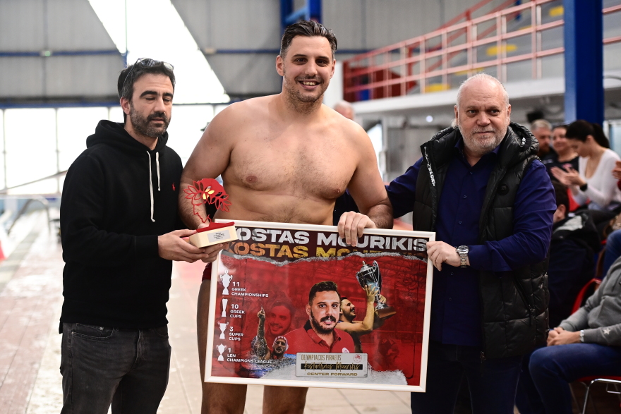 Πόλο: Ο Ολυμπιακός τίμησε τον Μουρίκη για την προσφορά του στην ομάδα 