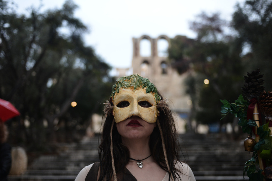 Αναβίωσαν στο κέντρο της Αθήνας τα «Φαλληφόρια» προς τιμήν του Διονύσου - Δείτε βίντεο, φωτογραφίες