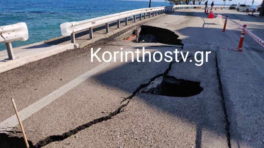 Ξυλόκαστρο: Άνοιξε η γη και «κατάπιε» τμήμα της παλαιάς Εθνικής Οδού - Βίντεο και φωτογραφίες