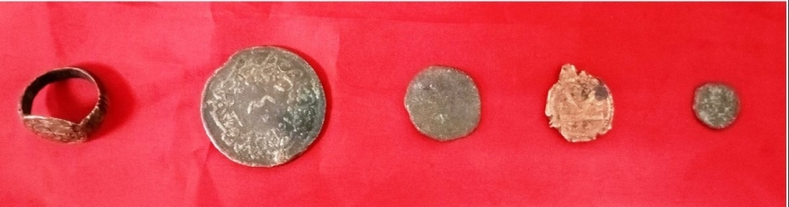 Θεσσαλονίκη: Συνελήφθη αρχαιοκάπηλος που βρέθηκαν σπίτι του αγιογραφία, βυζαντινό δαχτυλίδι και νομίσματα