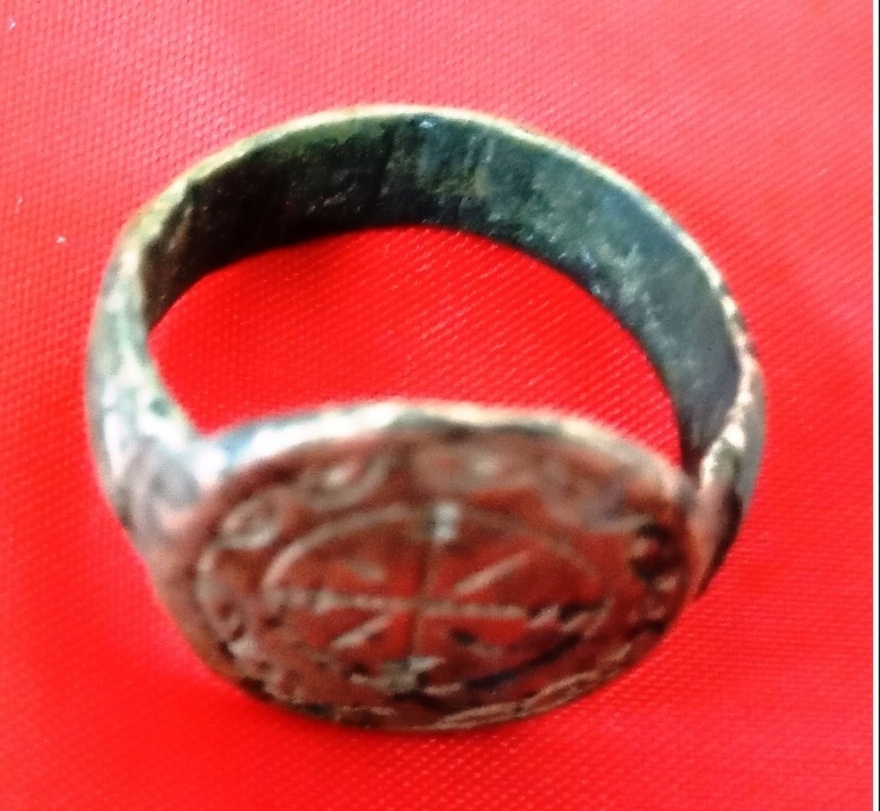 Θεσσαλονίκη: Συνελήφθη αρχαιοκάπηλος που βρέθηκαν σπίτι του αγιογραφία, βυζαντινό δαχτυλίδι και νομίσματα