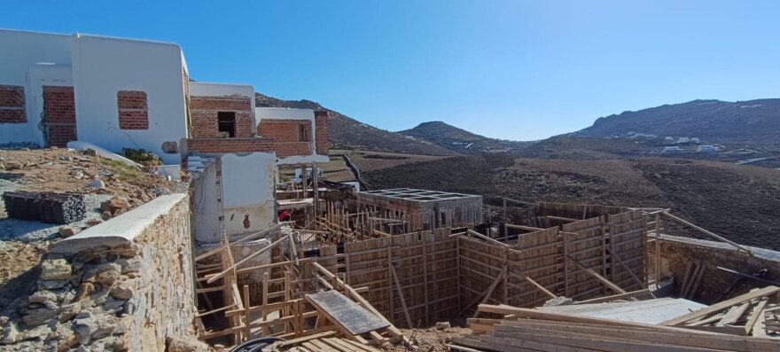 Οι... φαραωνικές επεκτάσεις και η ιστορία της βίλας του Λάκη Γαβαλά στη Μύκονο 