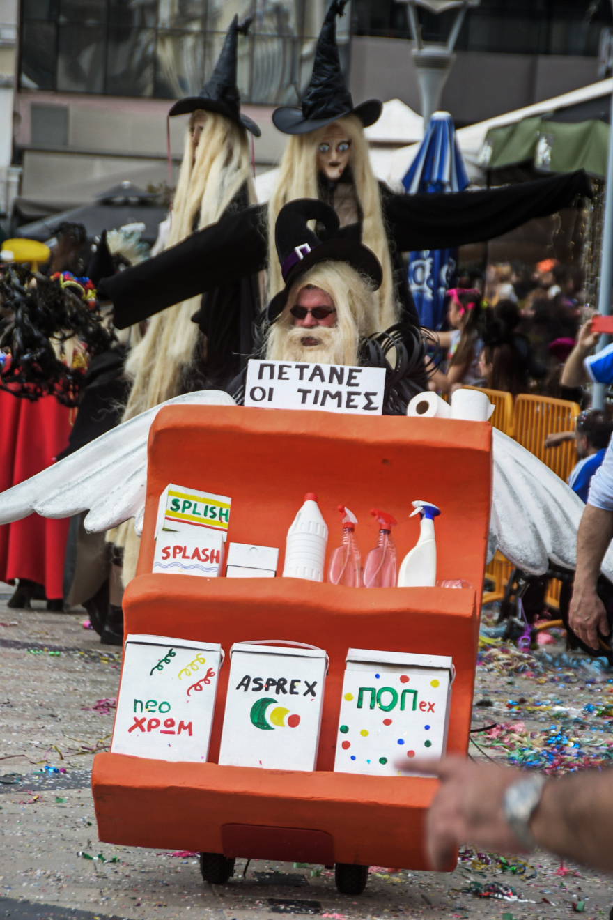 Έκαψαν τον καρνάβαλο στην Πάτρα - Περισσότεροι από 60 χιλιάδες πολίτες πήραν μέρος στις εκδηλώσεις