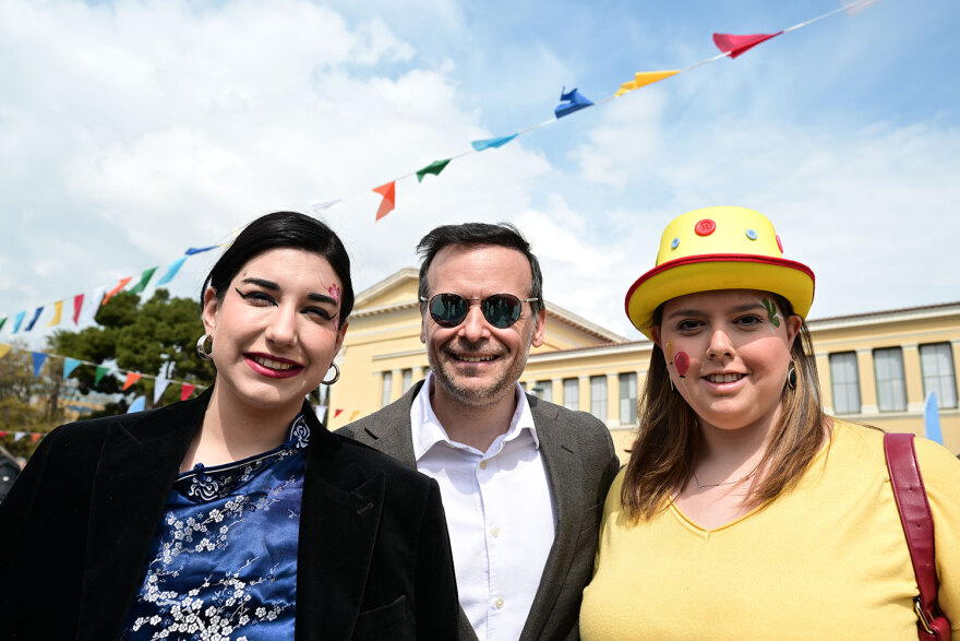 Πάτρα: Δείτε  τη μεγάλη παρέλαση για το Καρναβάλι - Σε καρναβαλικό ρυθμό όλη η χώρα