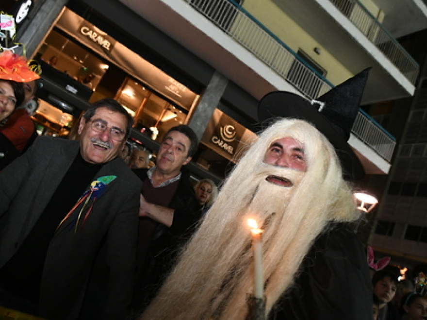 Πατρινό καρναβάλι: Πάρτι μέχρι το πρωί και χιλιάδες κόσμου στους δρόμους της πόλης - Δείτε βίντεο