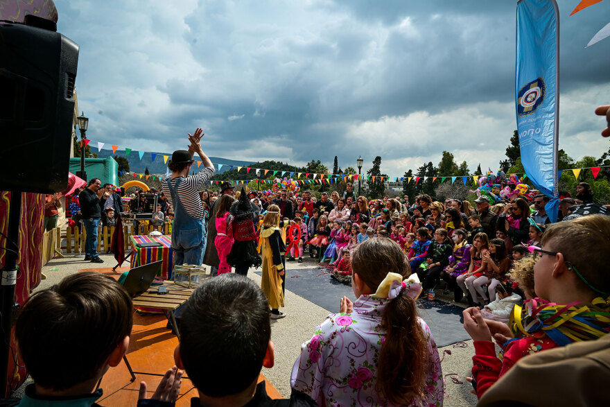 Πάτρα: Δείτε  τη μεγάλη παρέλαση για το Καρναβάλι - Σε καρναβαλικό ρυθμό όλη η χώρα