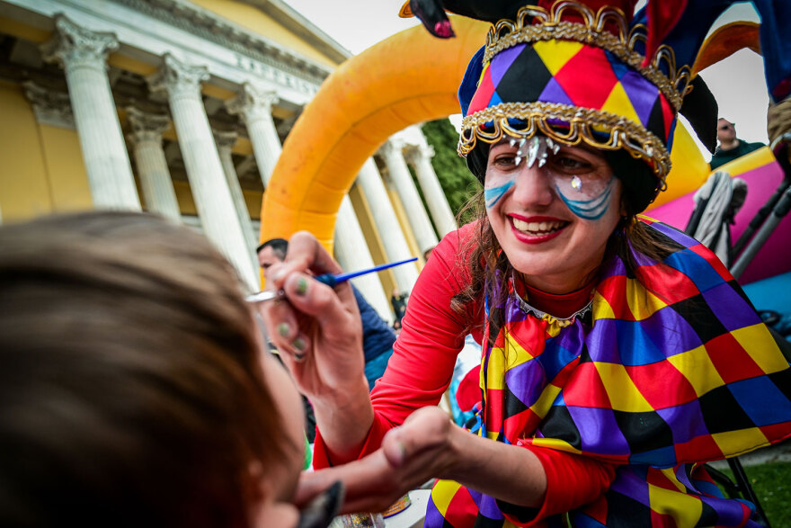 Πάτρα: Δείτε  τη μεγάλη παρέλαση για το Καρναβάλι - Σε καρναβαλικό ρυθμό όλη η χώρα