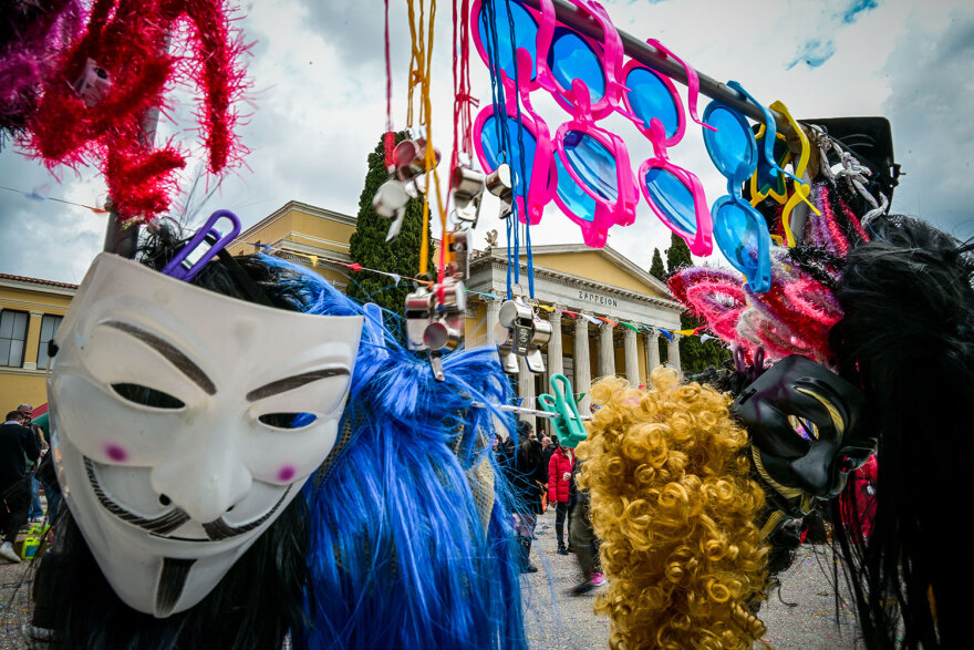 Πάτρα: Δείτε  τη μεγάλη παρέλαση για το Καρναβάλι - Σε καρναβαλικό ρυθμό όλη η χώρα