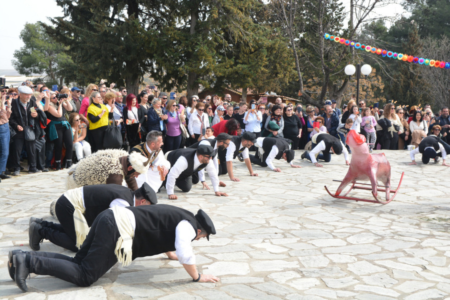 Τύρναβος: Αναβιώνει το «έθιμο του φαλλού» που κρατά από το 1898 - Τι συμβολίζει και πώς διατηρείται