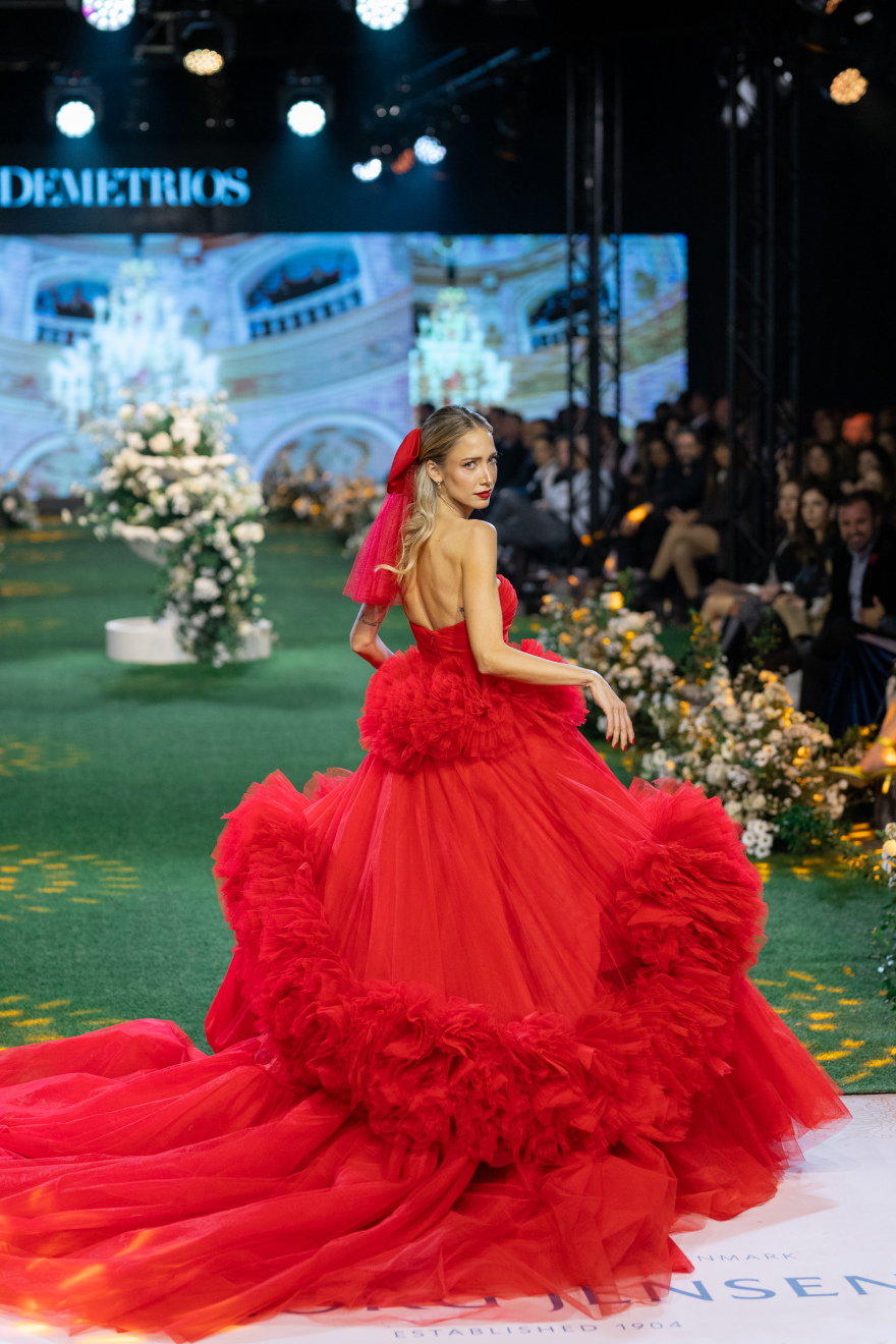 Η Ιωάννα Παλιοσπύρου ντύθηκε νύφη για καλό σκοπό - Δείτε φωτογραφίες