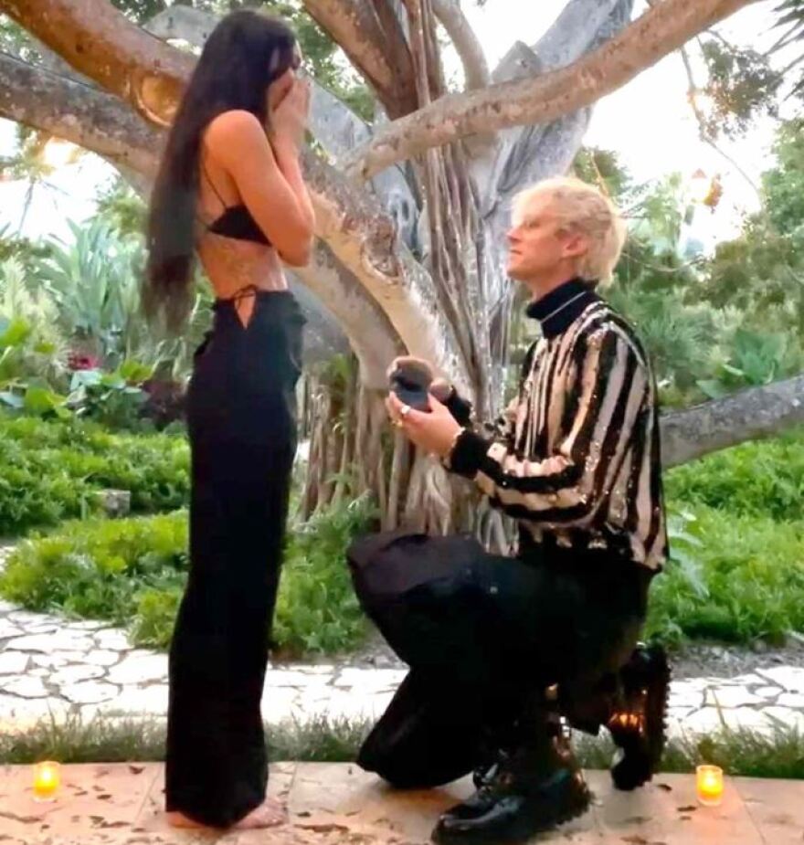 Μέγκαν Φοξ: Οι πλαστικές επεμβάσεις, τα αρνητικά σχόλια και ο αρραβώνας με τον Μασίν Γκαν Κέλι που ακυρώθηκε