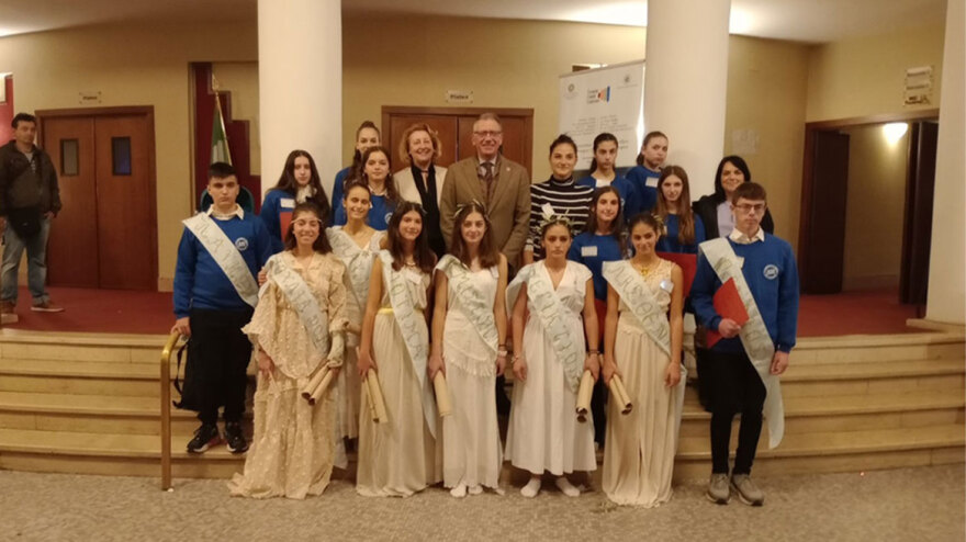 Μαθητές από την Ελλάδα παρουσίασαν στη Ρώμη την Αγνοδίκη, την πρώτη γυναίκα γιατρό της αρχαιότητας