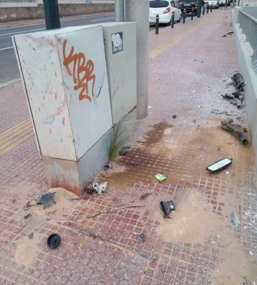 Πειραιάς: Τροχαίο με σοβαρά τραυματία έναν 22χρονο - Το αυτοκίνητό του χτύπησε στις μπάρες και ανετράπη