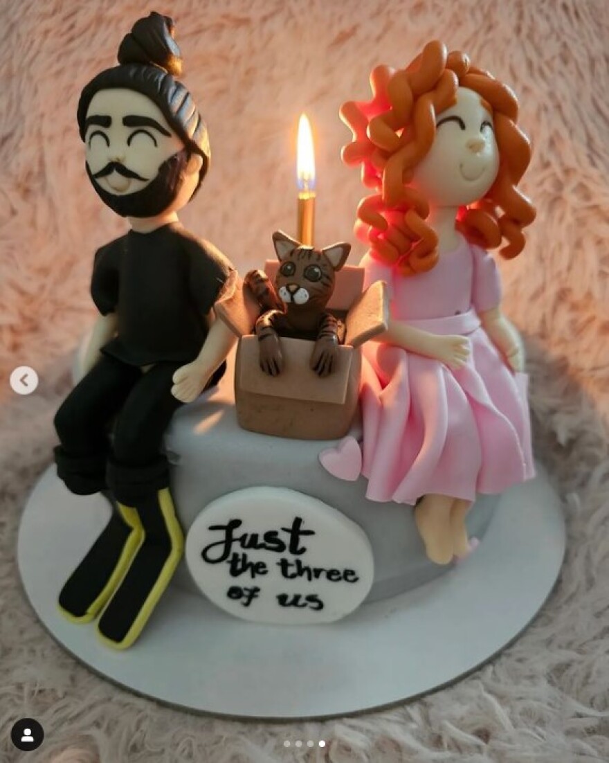 Σοφία Κουρτίδου: Γιορτάζει τα γενέθλιά της με τον σύντροφό της, Γιάννη Σεβδικάλη και τη γάτα τους