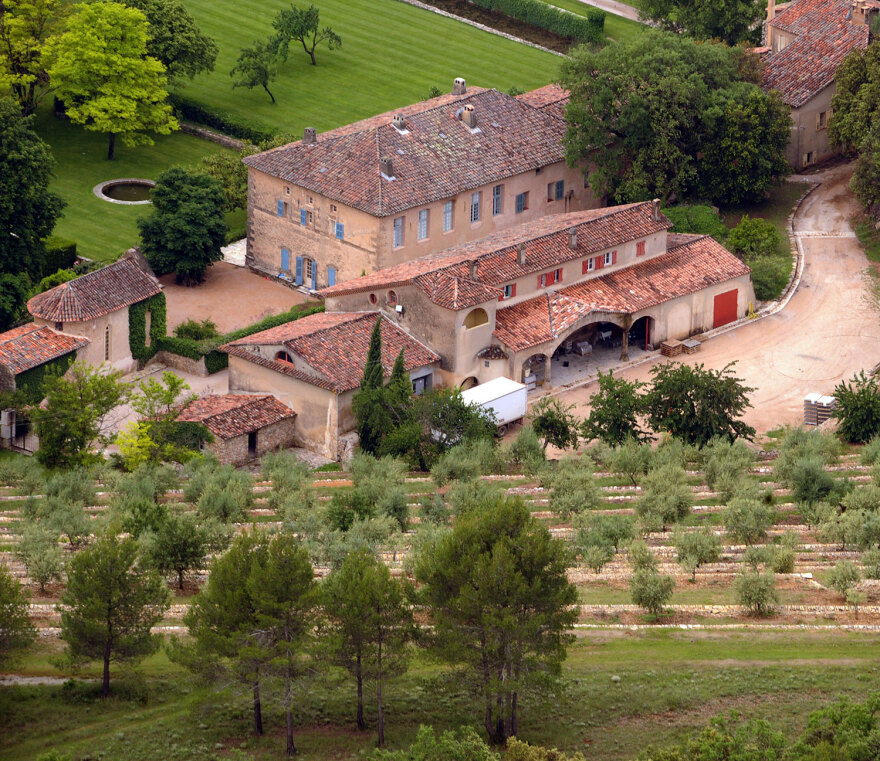 Αντζελίνα Τζολί - Μπραντ Πιτ: Δικαστική νίκη της ηθοποιού για το παραμυθένιο οινοποιείο Miraval στη Γαλλία