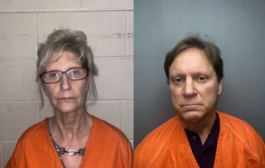 20ετής κάθειρξη στους γονείς που άφησαν την κόρη τους να λιώσει σε καναπέ - «Δεν έχω ξαναδεί κάτι τέτοιο» είπε ο ιατροδικαστής