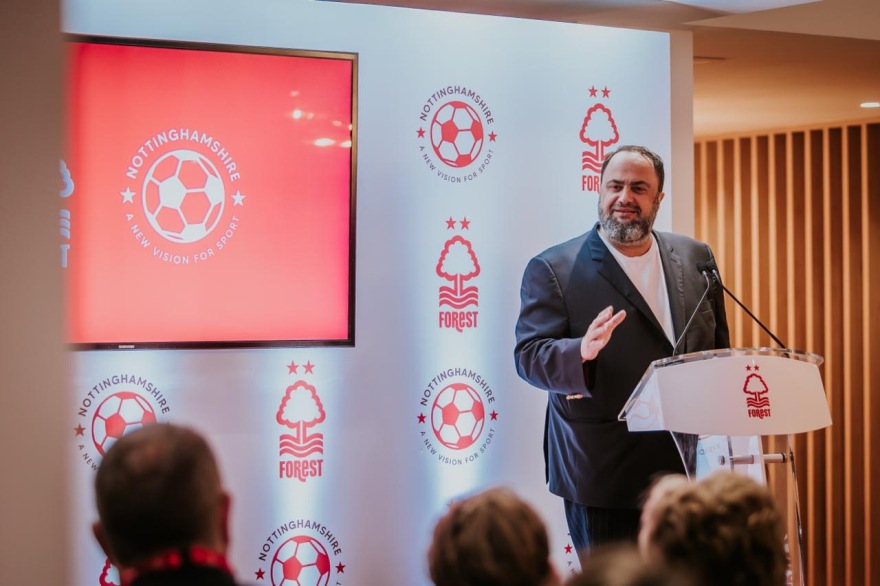 Πρωτοβουλία για την υγεία - Ο Μαρινάκης υποδέχτηκε τον Σούνακ στο γήπεδο της Νότιγχαμ Φόρεστ (Βίντεο)