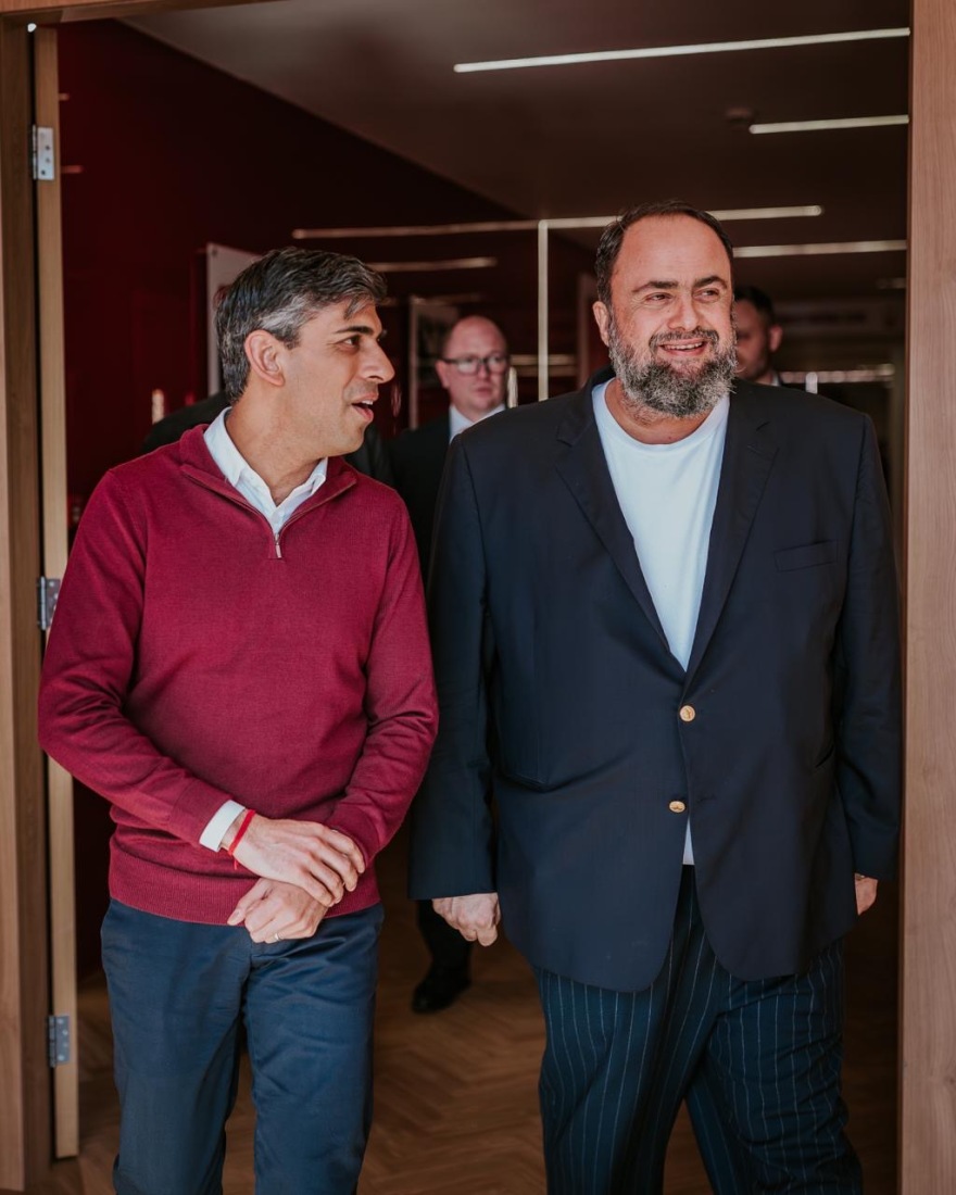 Πρωτοβουλία για την υγεία - Ο Μαρινάκης υποδέχτηκε τον Σούνακ στο γήπεδο της Νότιγχαμ Φόρεστ (Βίντεο)